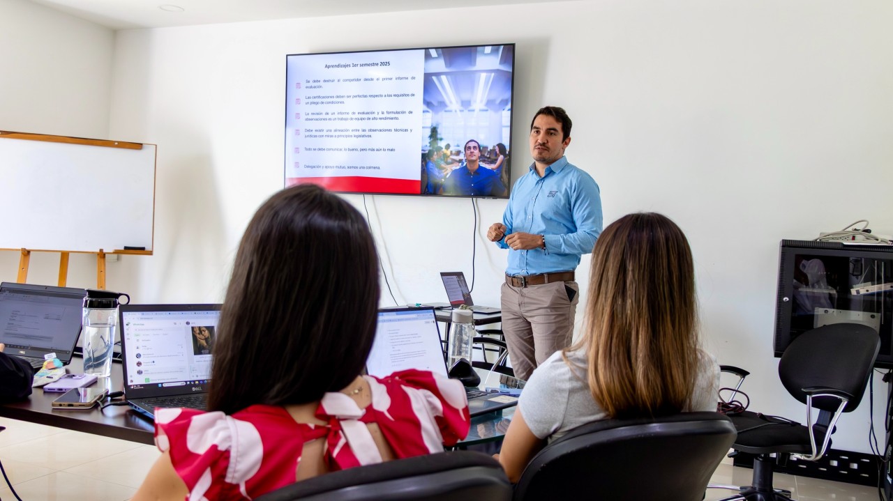Capacitación interna del equipo de 5T con presentación de resultados